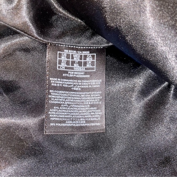 🚨Price Drop🚨 Cropped faux fur vest/ bolero - Picture 4 of 4